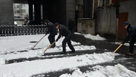 浴“雪”奮戰(zhàn) -----浙江城建物業(yè)公司組織鏟雪行動(dòng)