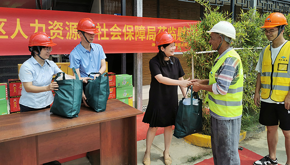 【城建新聞】余杭區(qū)人力社保局副局長(zhǎng)張曉珺一行走訪慰問(wèn)浙江城建總部大樓項(xiàng)目